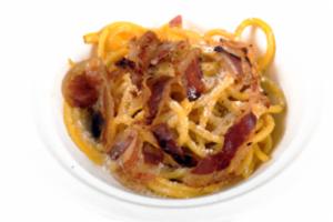 Francesco Baldissarutti - Ristorante Perbellini - Isola Rizza - Verona “Spaghetto quadrato freddo alla carbonara, con pancetta stagionata di Mora Romagnola, aceto balsamico di Modena, Parmigiano Reggiano e pepe nero affumicato”
