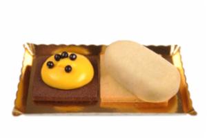 “Gelato alla mela caramello su base biscotto croccante” “Crema,vaniglia, limone, con amarene e perle di cioccolato su base biscotto croccante”