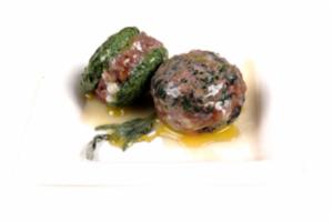 Isabella Lazzerini Denchi - Ristorante In Vernice e Lo Scoglietto - Livorno “Les finte macarons toscani, ripieni di ricotta, spinaci e salsiccia di Mora Romagnola”