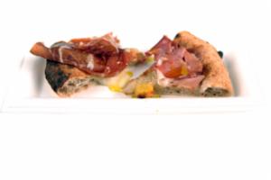 Matteo Aloe - Berbere’ Light Pizza and Food “Pizza: prosciutto cotto di Mora Romagnola, patate al forno e fiordilatte prosciutto crudo di Mora Romagnola stagionato 30 mesi, squacquerone, scorze d’arancia e fiordilatte